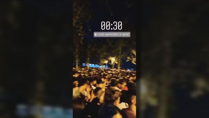 Botellón celebrado en Madrid la semana pasada, con más de 20.000 jóvenes / REDACCIÓN