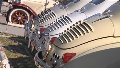 Pozuelo de Alarcón acoge una concentración de vehículos antiguos y superdeportivos