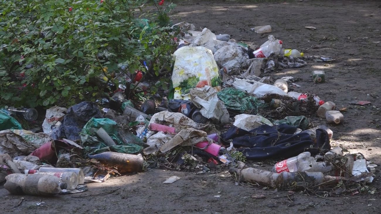 Suciedad y restos de botellón en Chamartín