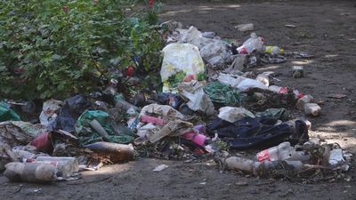 Suciedad y restos de botellón en Chamartín