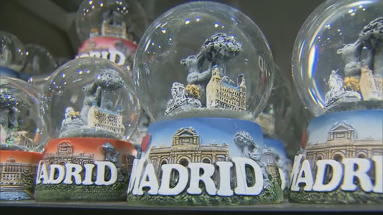 Las tiendas de souvenirs no consiguen recuperar la normalidad