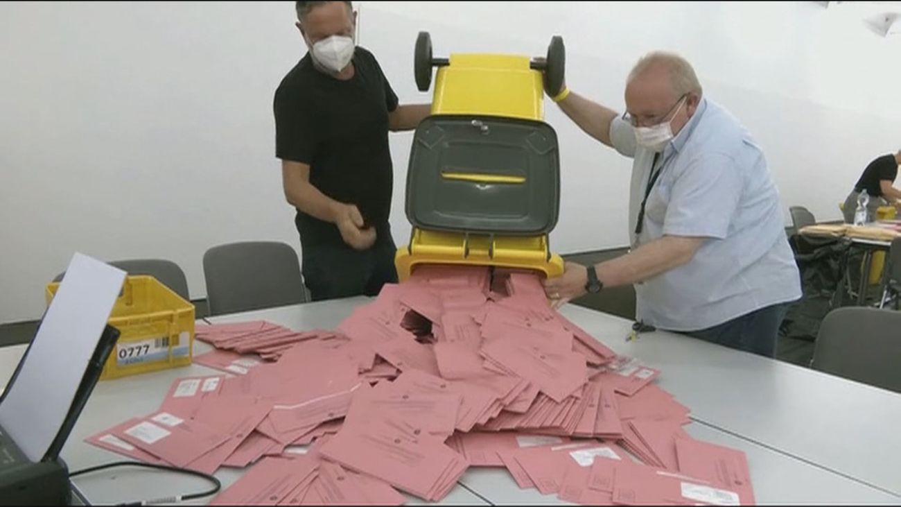 Mínima ventaja de los socialdemócratas de Scholz en Alemania en los primeros sondeos a pie de urna