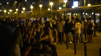 Detenidos cuatro jóvenes por apuñalar a otro en el macrobotellón del  Parque de Berlín