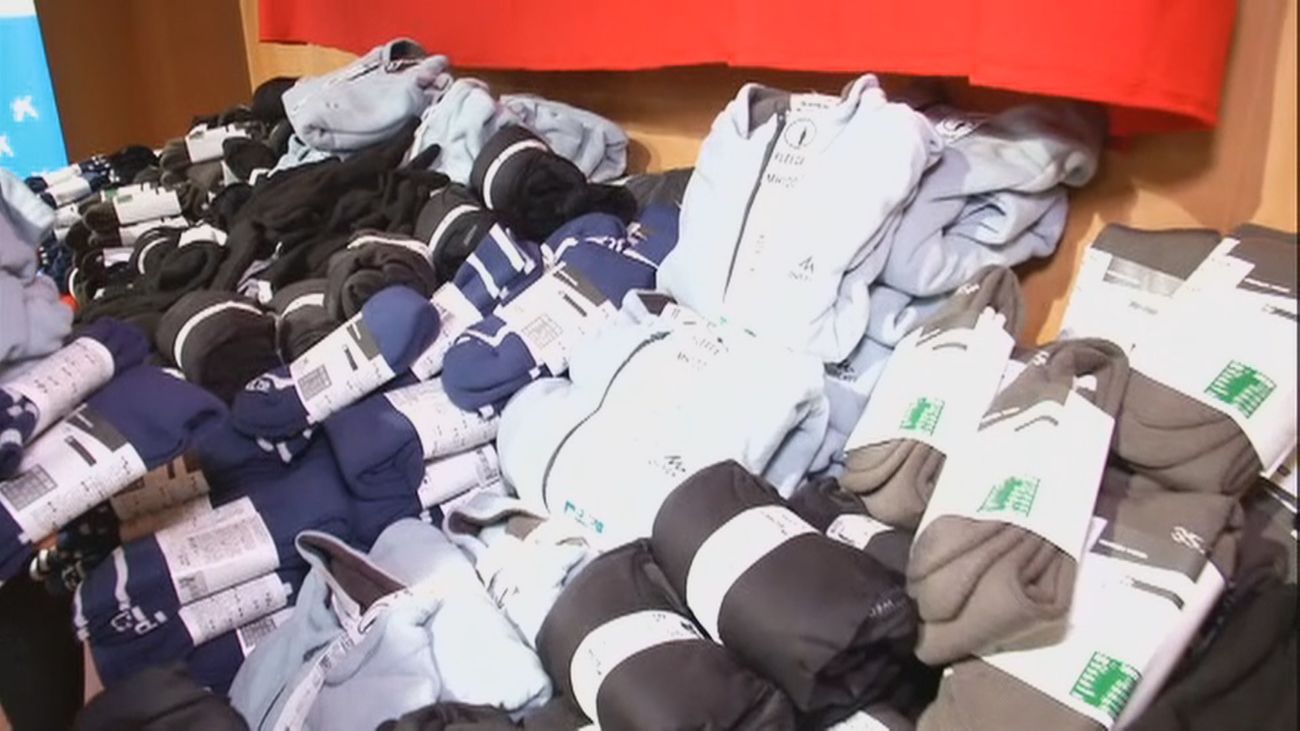 Reparten 4.000 kits de ropa de invierno a niños en riesgo de exclusión social