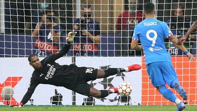 1-2. Luis Suárez da la victoria al Atlético de penalti en el 97 ante el Milan