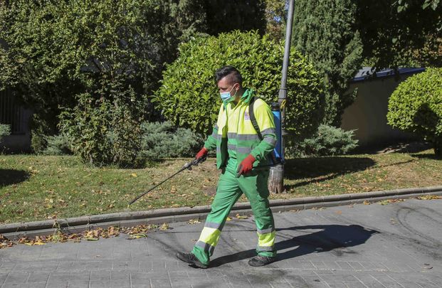 Desinfección de una calle en Móstoles / AYTO MÓSTOLES