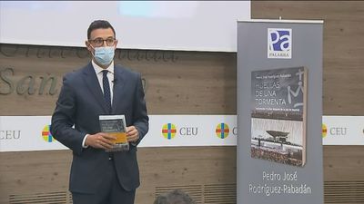 Rabadán presenta su libro 'Huellas de una tormenta', 10 años después de la JMJ de Madrid