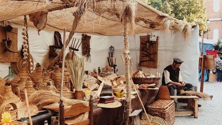 Puesto de cestería en el Mercado Cervantino / TELEMADRID