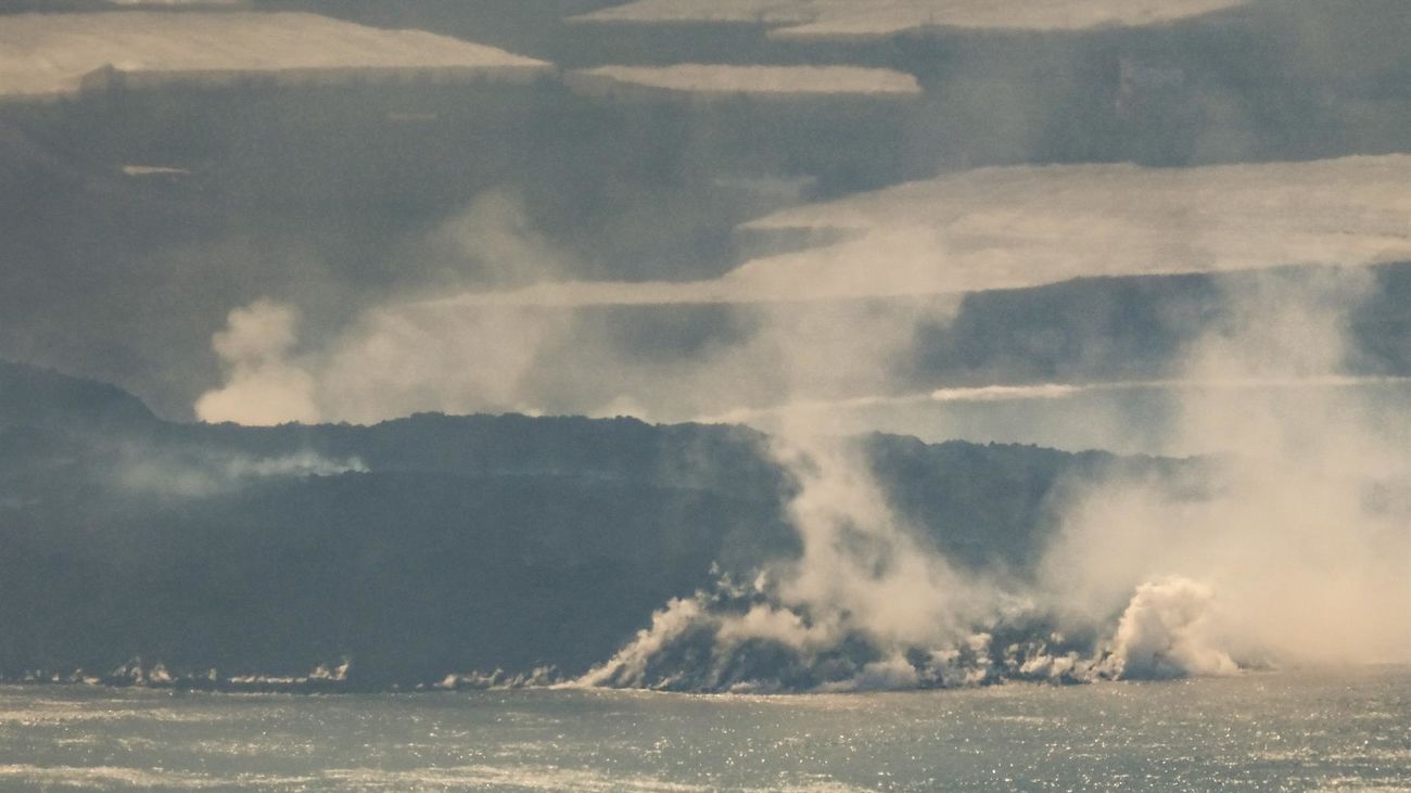La lava del volcán de La Palma crea un enorme delta y gana terreno al mar