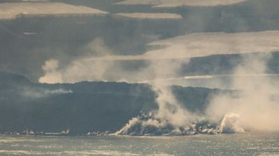 La lava del volcán de La Palma crea un enorme delta y gana terreno al mar