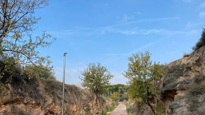 Roban la mitad de las farolas del acceso al helipuerto de Morata de Tajuña