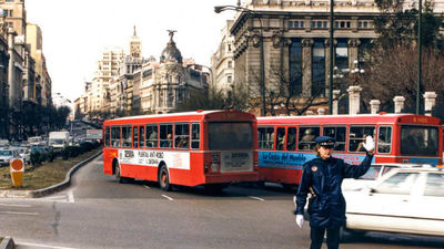50 años de mujeres policía en Madrid: "Al principio solo controlábamos el tráfico, con faldita, tacones y bolso"