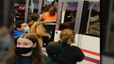Desesperación y mucho enfado entre los usuarios de Renfe en la primera jornada de huelga