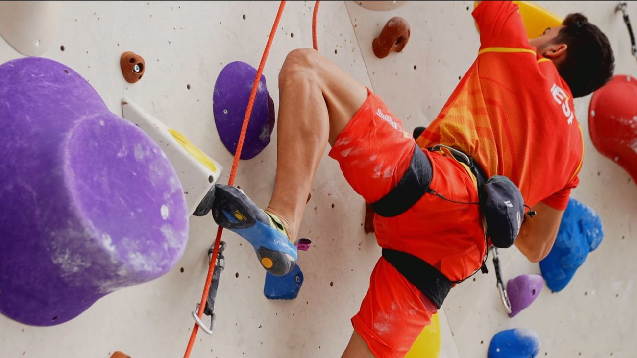Escalamos con Alberto Ginés, campeón olímpico, en el rocódromo de Las Rozas