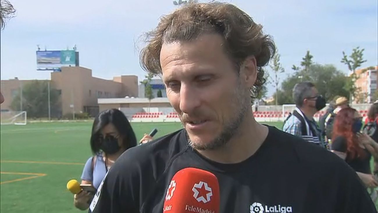 Forlán: "Sería bárbaro que marcaran al Barça Griezmann y Suárez"