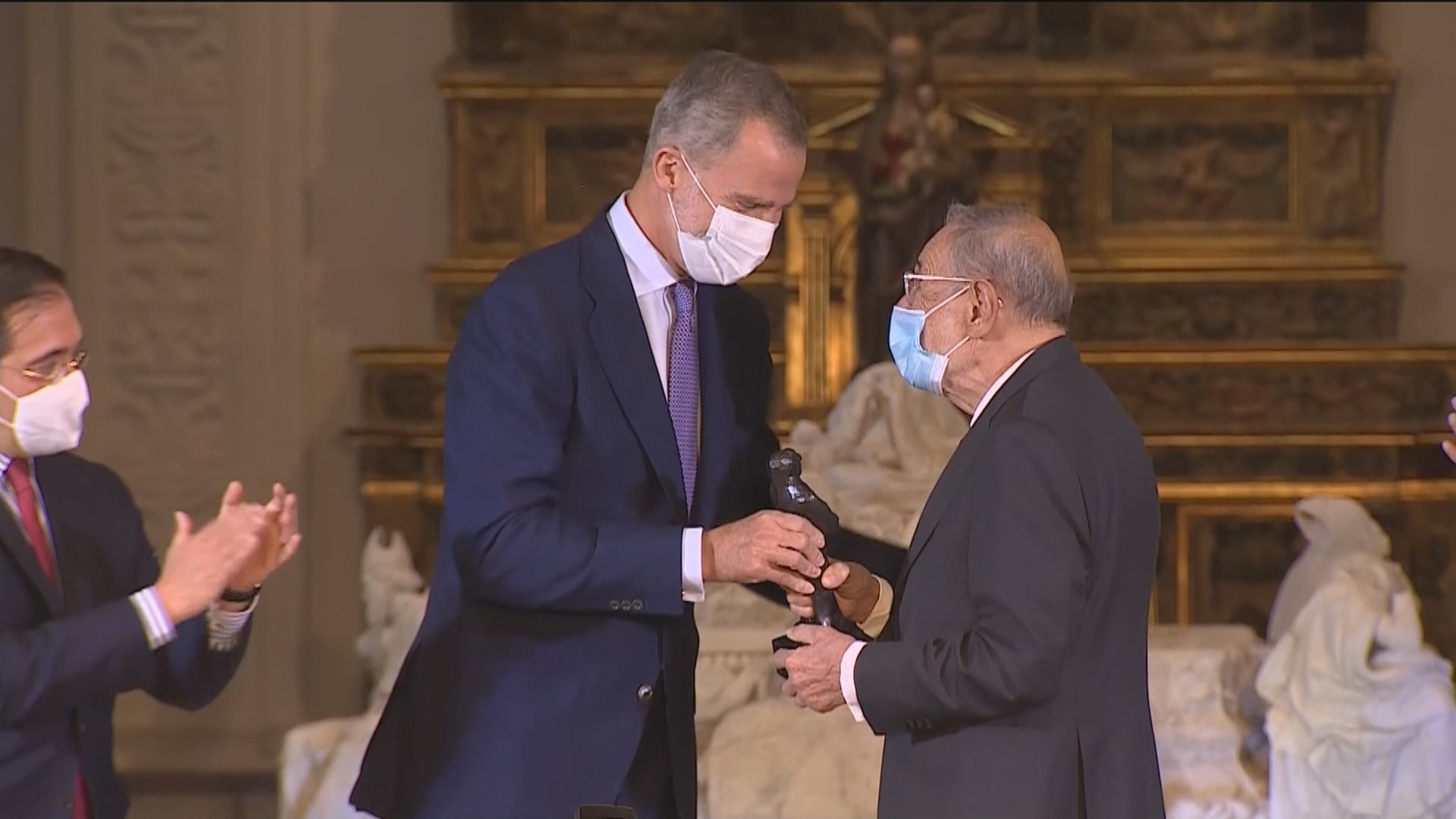 El Rey entrega el premio Trayectoria Fulbright a Javier Solana, un 