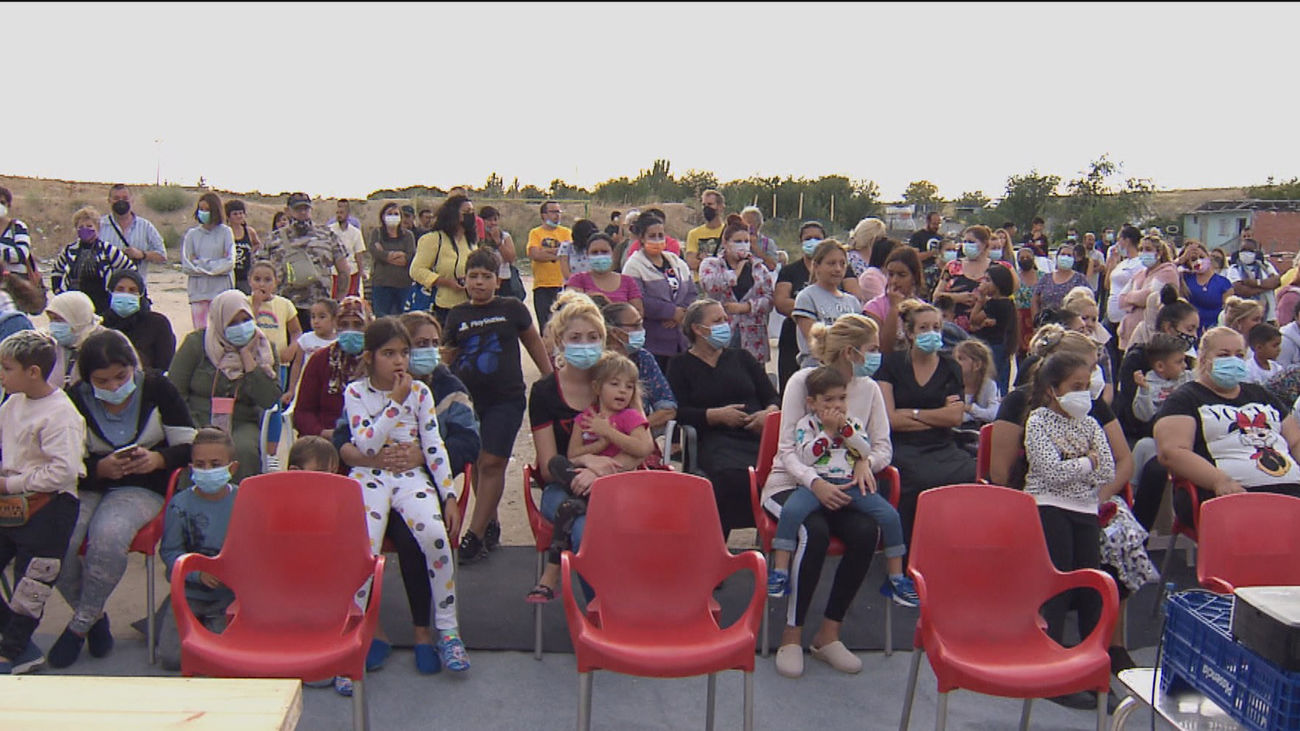 Los vecinos de la Cañada Real piden un acuerdo urgente tras un año sin luz