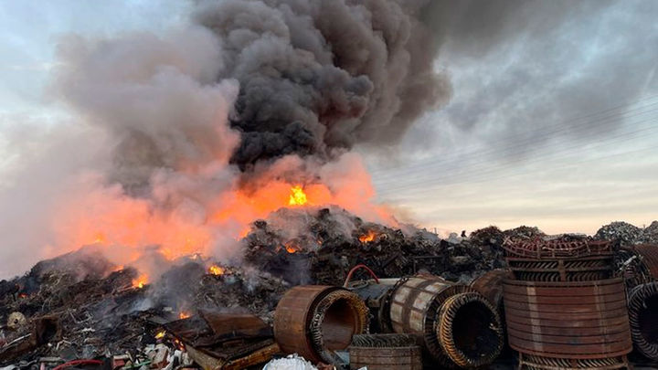 Controlado un incendio en una planta de reciclaje de Torrejón de Velasco