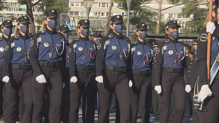 Desfile en el homenaje a las mujeres de la Policía Municipal de Madrid / TELEMADRID