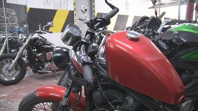 Un taller de Fuente del Berro customiza motos con apariencia clásica