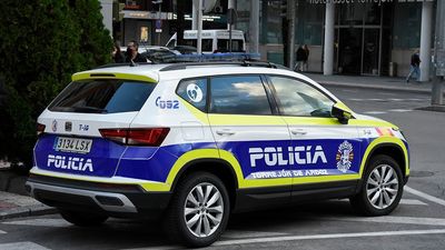 Policías de Torrejón rescatan a dos personas en el cauce del Henares