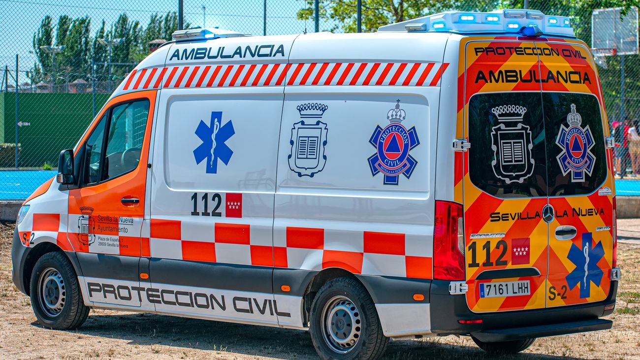 Ambulancia de Protección Civil de Sevilla la Nueva