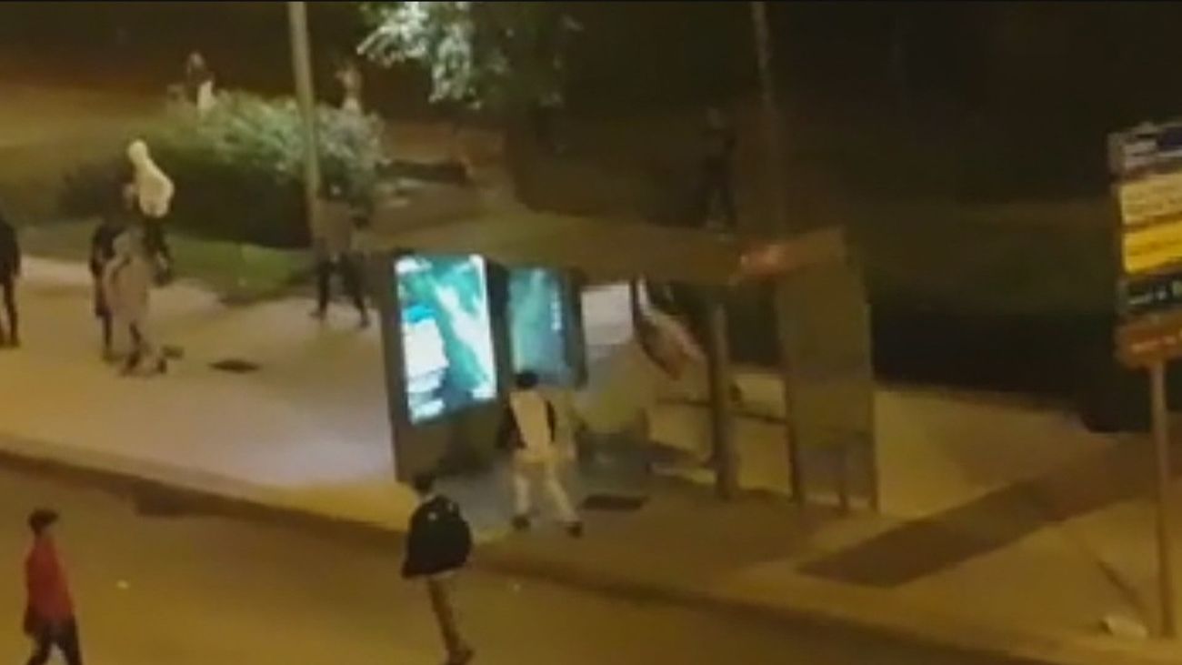 Casi 900 multas por consumir alcohol y miles de euros en destrozos en los últimos macrobotellones de Madrid