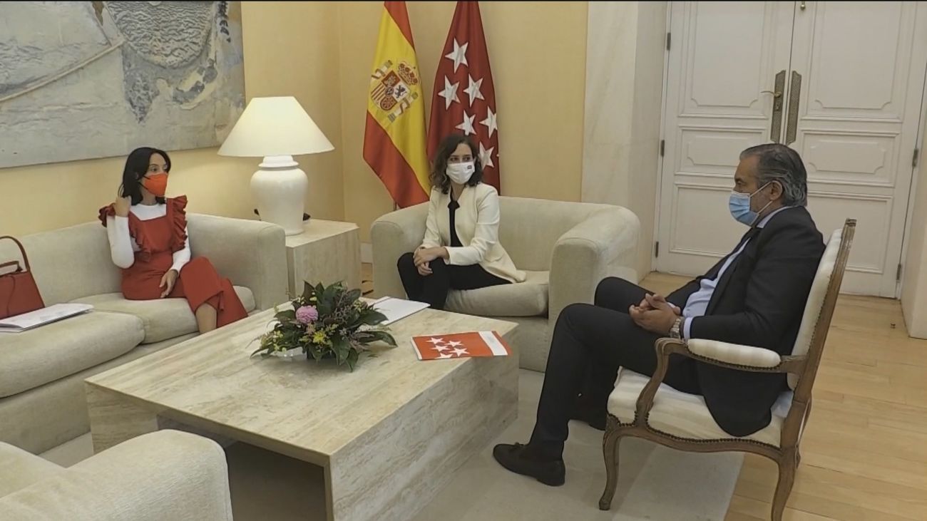 Ayuso aborda con la Delegada del Gobierno la colaboración para hacer frente al botellón