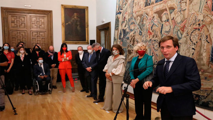 Almeida, VIllacís y los exalcaldes madrileños / Ayuntamiento de Madrid