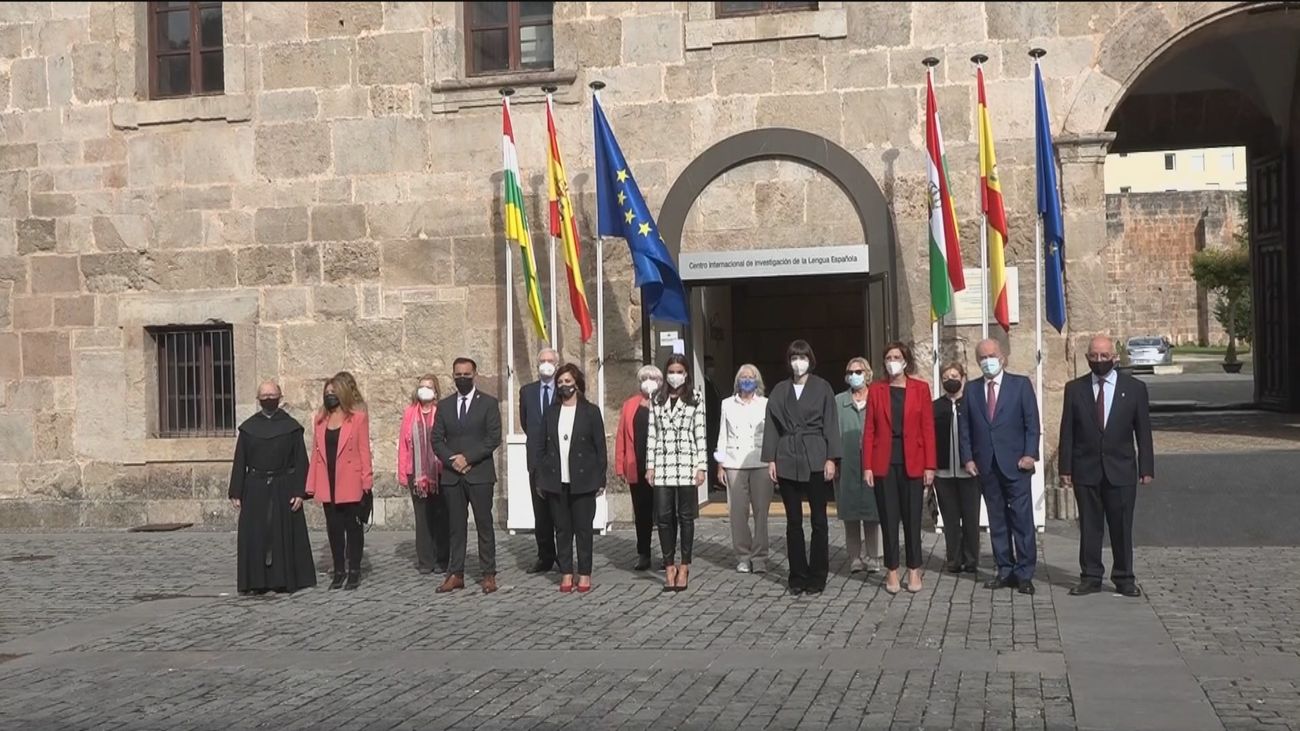 La Reina Letizia clausura en San Millán el seminario sobre Lengua y el Periodismo centrado en la Covid-19