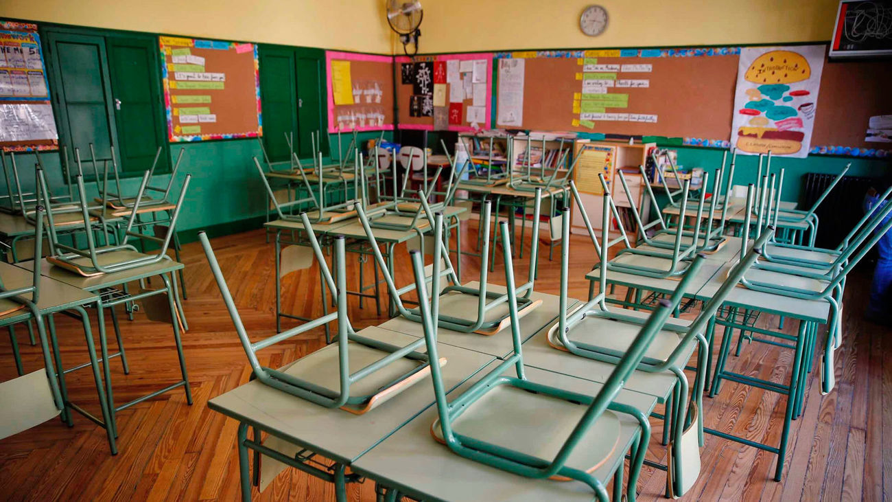 ¿Cómo puedes acceder a un empleo para personal de administración y servicios en centros educativos de Madrid?