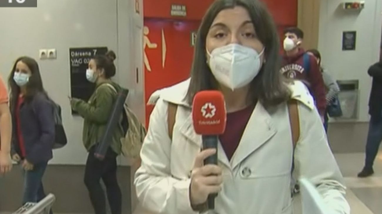 Colas y retrasos para coger el bus hacia Toledo en Plaza Elíptica