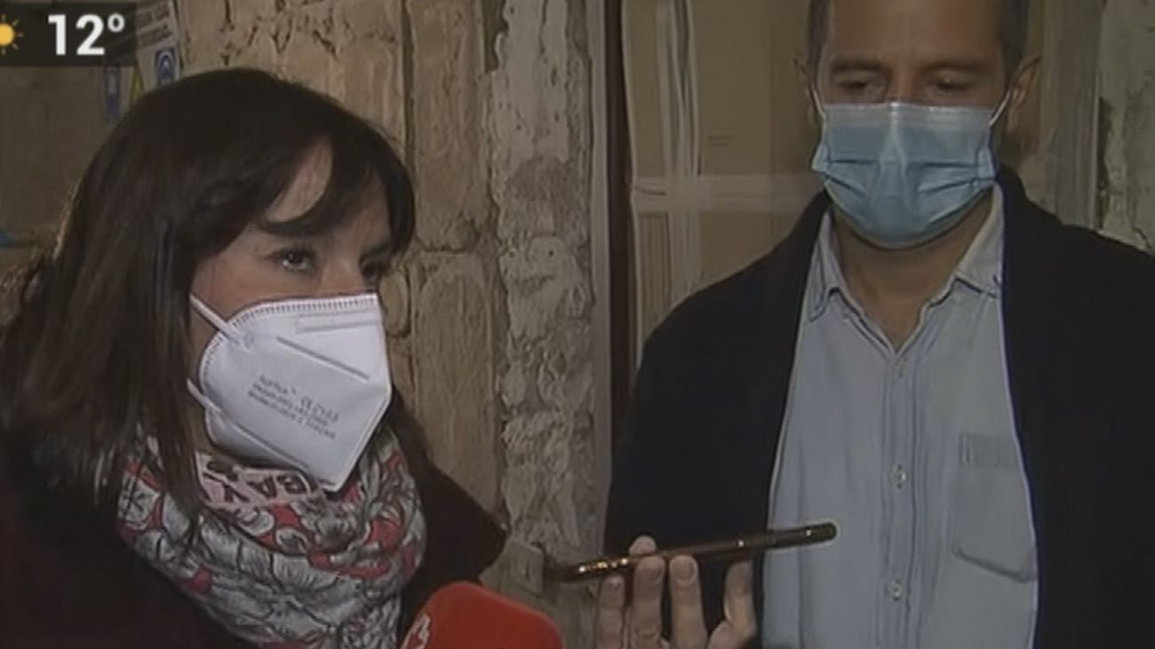 Unos vecinos de Alcorcón denuncian obras en su portal, sin terminar después de tres años