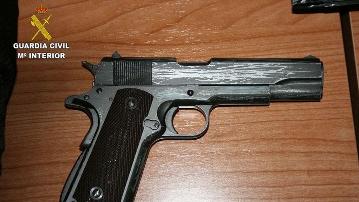 Pistola incautada por la Guardia Civil / GUARDIA CIVIL