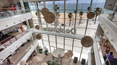 La plantilla de Desigual trabajará 4 días a la semana cobrando un 6,5 % menos