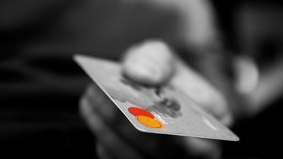 ¿Desaparecerá el dinero en efectivo con el aumento del uso de la tarjeta de crédito?