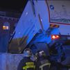 Un camión de la basura se mete en la piscina de un chalet en Parla