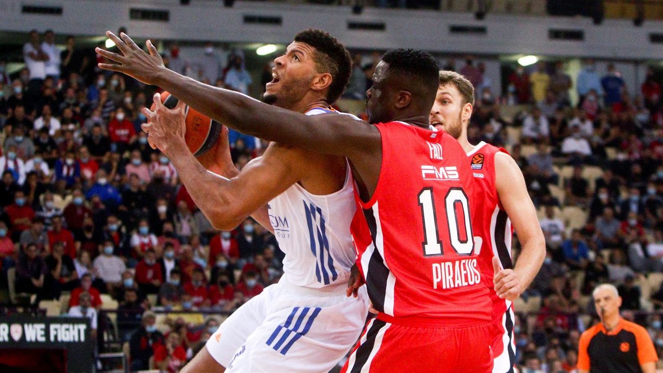 Tavares ante el Olympiacos