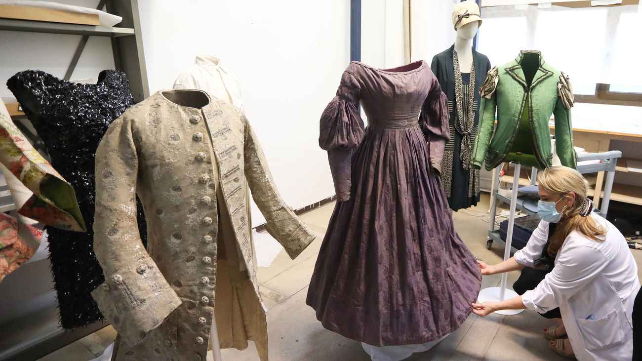 El Museo del Traje de Madrid prepara su reapertura con una nueva exposición permanente