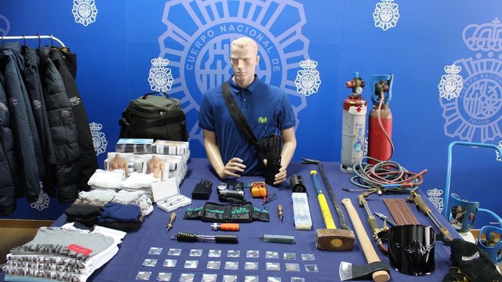 Objetos incautados a los butroneros / POLICIA NACIONAL