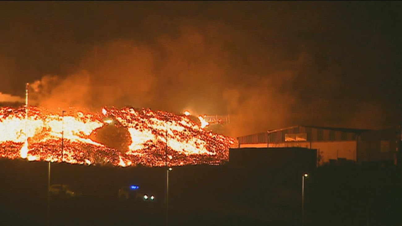 Preocupa la colada de lava que avanza en Los Llanos de Aridane y ha dañado casas