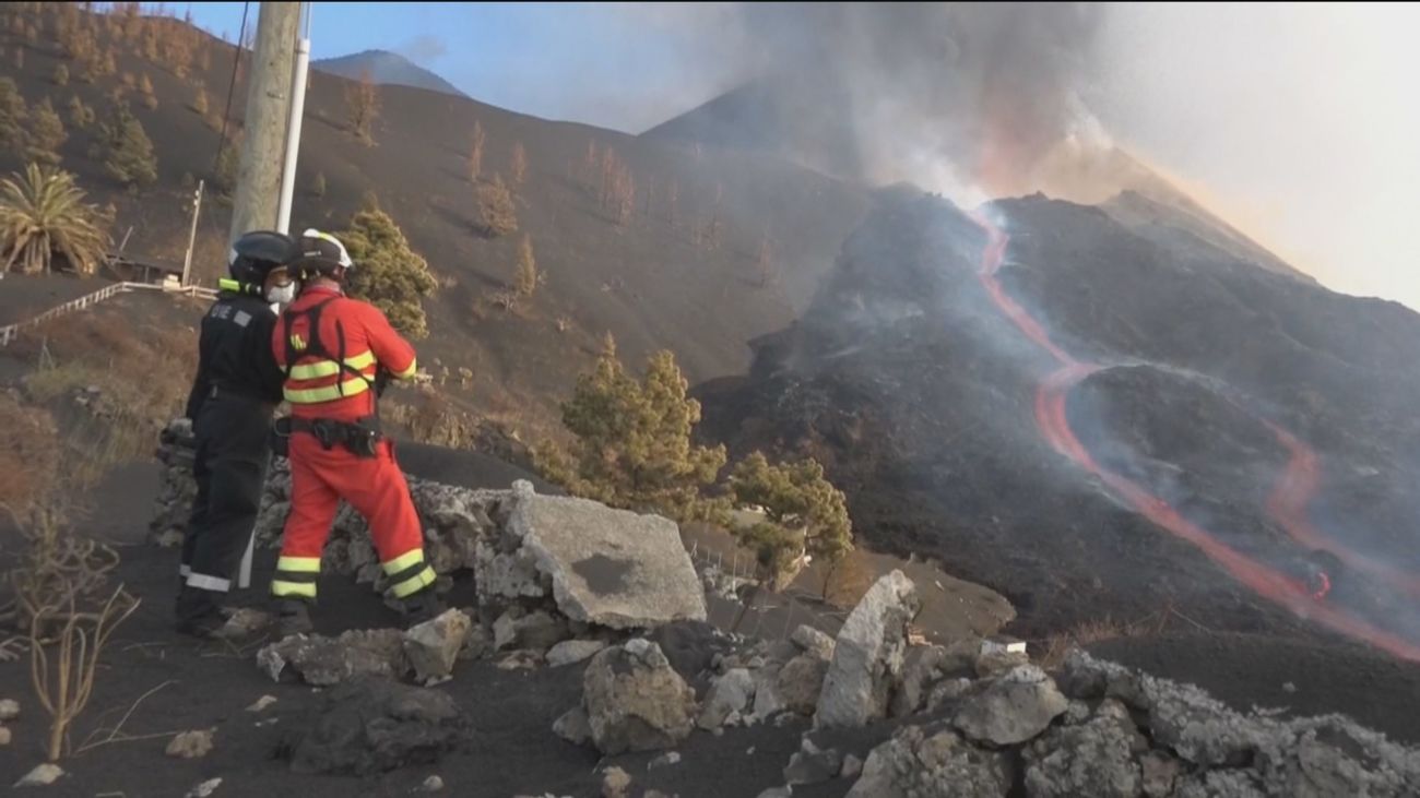 El volcán de La Palma destruye lo que quedaba de Todoque y expulsa bloques del tamaño de casas de tres pisos