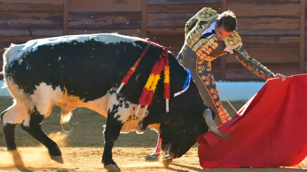Oreja para Sánchez Vara y Paulita, que resultó cogido, en Villa del Prado (2ª parte)