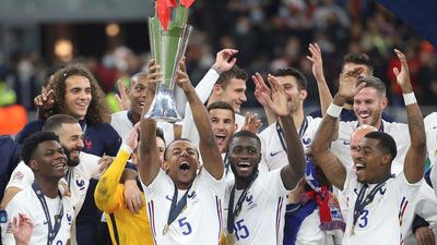 1-2. España sufre la remontada francesa con un polémico gol de Mbappé