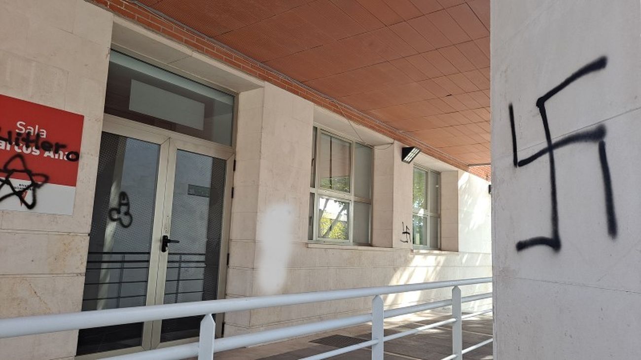 Atacado con pintadas nazis el centro cultural Federico García Lorca de Rivas