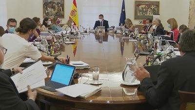 El Gobierno afirma que propone sacar las instituciones de Madrid para “compartir el Estado”