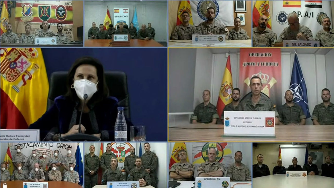 Robles, a las tropas: estáis llevando el pabellón de España muy alto