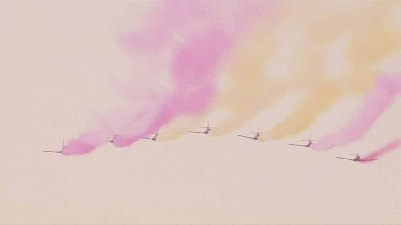 Desfile aéreo, con protagonismo de la Patrulla Águila