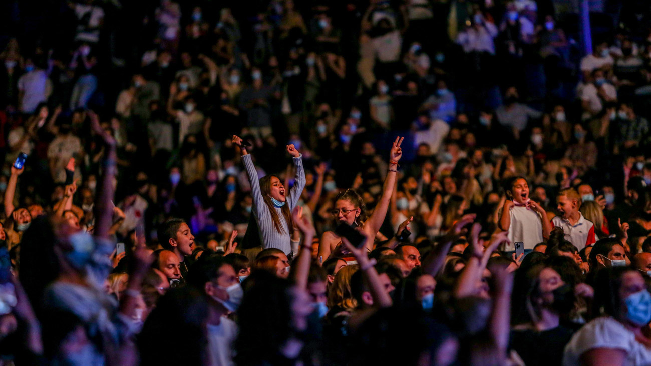 Ana Mena, Omar Montes y Yotuel hacen vibrar el Wizink en el primer concierto sin límites de aforo