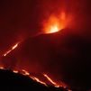 Las nuevas coladas del volcán ponen en riesgo más poblaciones de La Palma